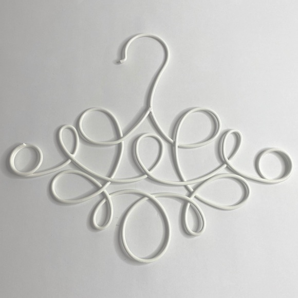 Other - White Metal Scarf Holder EUC